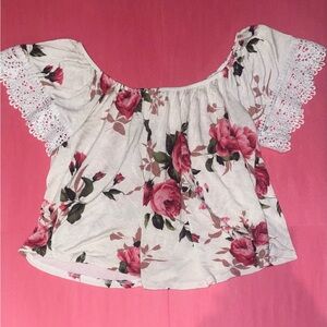 Charlotte Russe- Women’s foral, flowy, off the shoulder crop top. Small